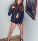 Mila Azul knappe opwindende vrouw 02
